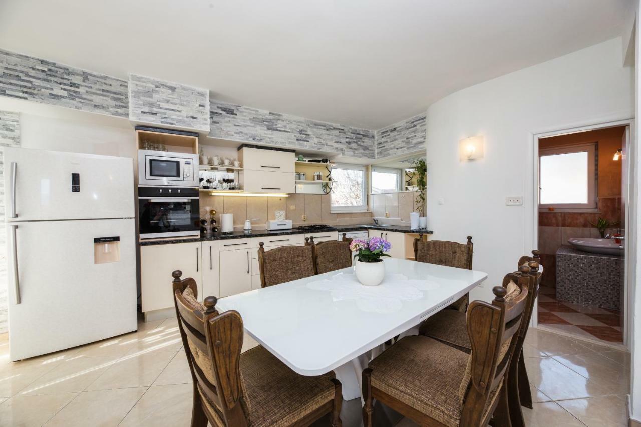 Deluxe New Kastela Agneza Apartment Near Splitairport Екстер'єр фото